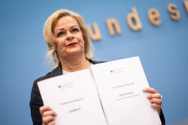 Simulationsministerin Nancy Faeser wird nun doch zum Scholz-Problem