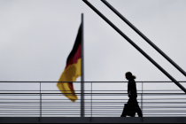 Die Meinungsfreiheit steigt ab – die staatliche Meinungskontrolle steigt auf