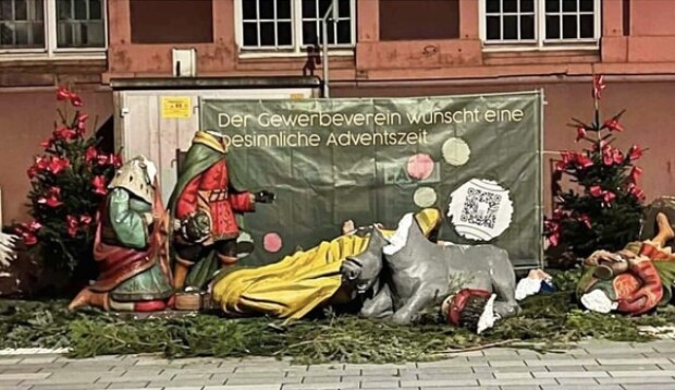 Figuren der Weihnachtskrippe geköpft