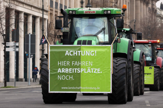 Bauernaufstand wegen Kürzungen: Mit Traktoren gegen die Regierung