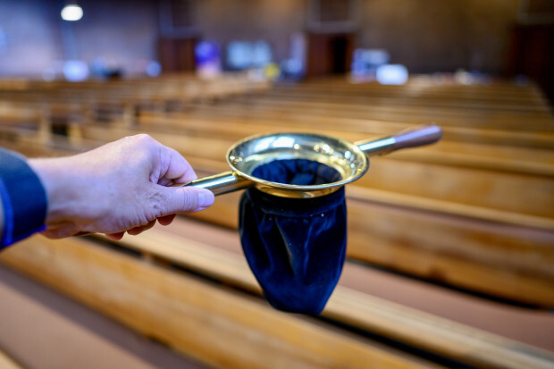 Kirchen in Deutschland: Massenflucht reißt große Finanzlöcher