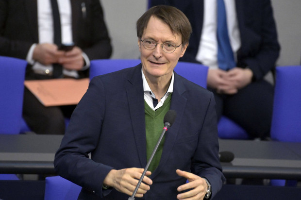 Stanford-Professor: „Lauterbach unglaublich falsch informiert über Covid-Wissenschaft“