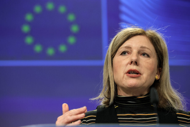 EU nimmt Medienfreiheitsgesetz an und veranstaltete Testlauf in Polen