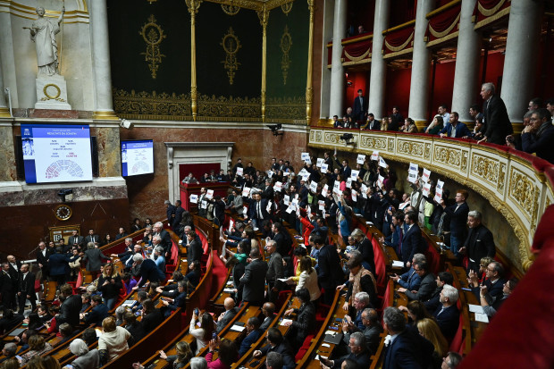Frankreich: Immigrationsgesetz mit Verschärfungen beschlossen