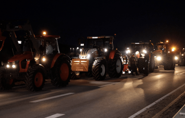 Gestern Abend fuhren die ersten Traktoren los