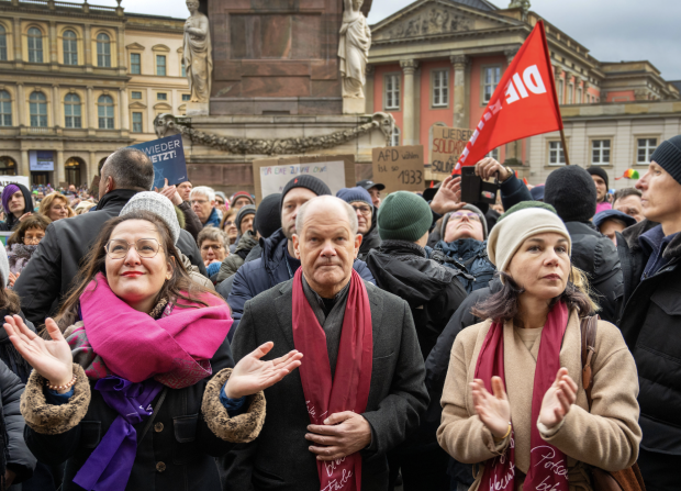 Die Staatsmänner verabschieden sich von der Mehrheit