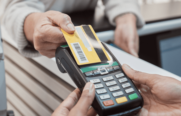 Bezahlkarte statt Bargeld: Komplette Familien vom Balkan reisen sofort zurück