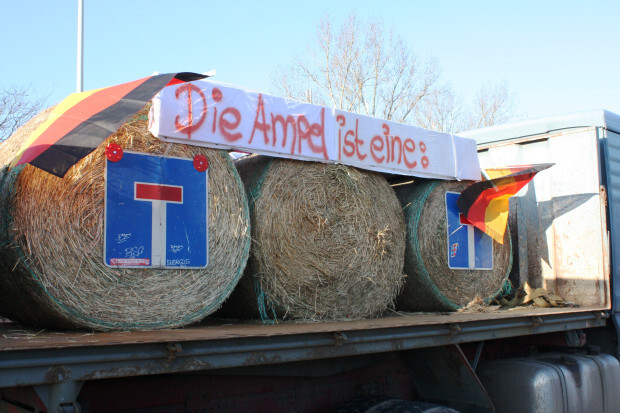 Protest mit Trucks, Treckern und Transportern