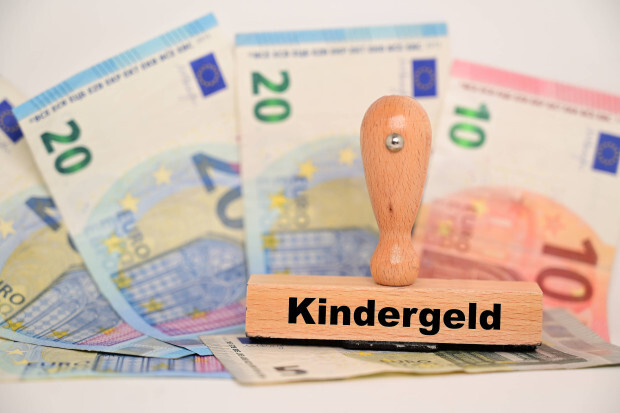 Deutschland zahlt deutlich mehr Kindergeld ins Ausland