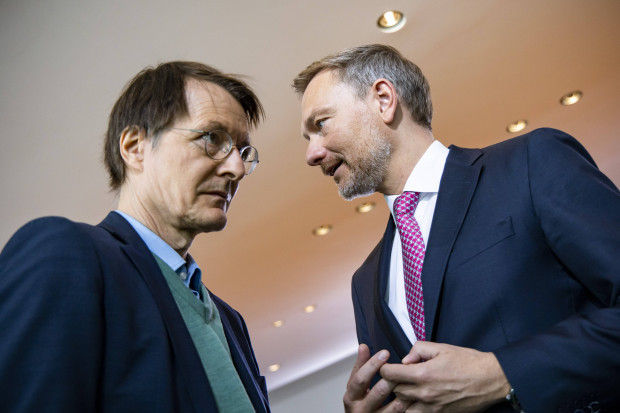 Karl Lauterbach stopft für Christian Lindner die Löcher im Haushalt