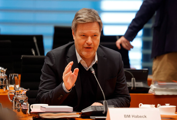 Wenn der Wirtschaftsminister den Wirtschaftsrückgang feiert