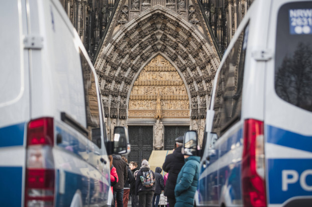 Weihnachten und Silvester 2023 weisen den bitteren Weg: Arrangement mit der neuen Normalität