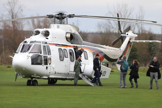 Sparen? Soll der Bürger! – Die Regierung will drei neue Luxus-Helikopter ordern