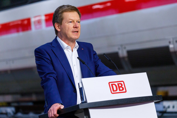 Trotz Chaos, Verspätungen: Noch mehr Geld für Bahn-Chefs