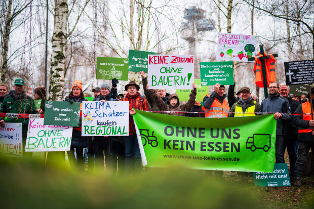 Der brave Mann steht auf