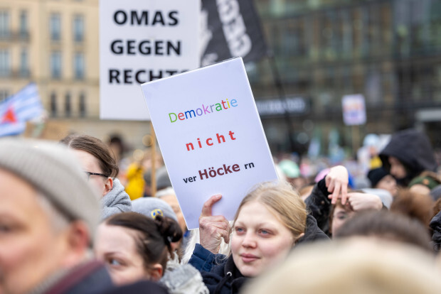 Also lautet ein Beschluss, dass man Höcke deportieren muss