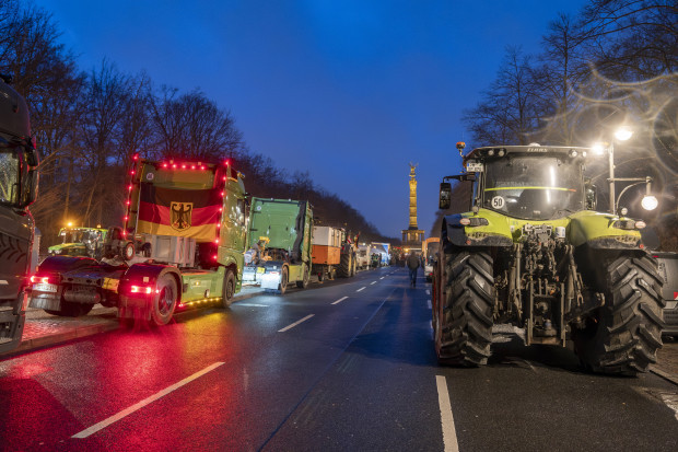Großdemonstration in Berlin – Traktoren, LKW und Busse blockieren die Stadt