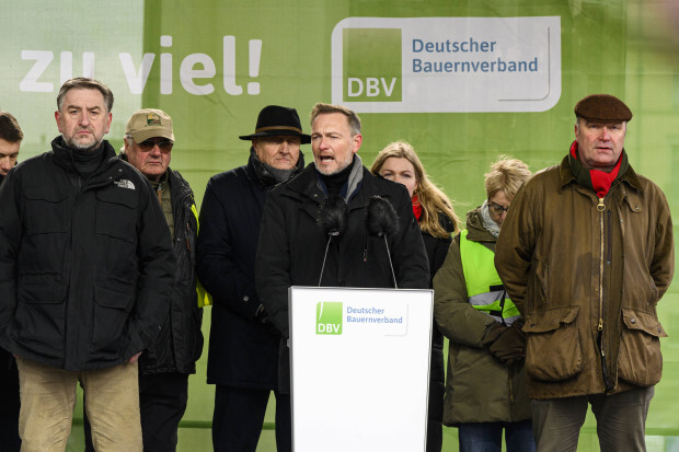 Christian Lindner zeigt Reue vor buhender Wirtschaftsdemo