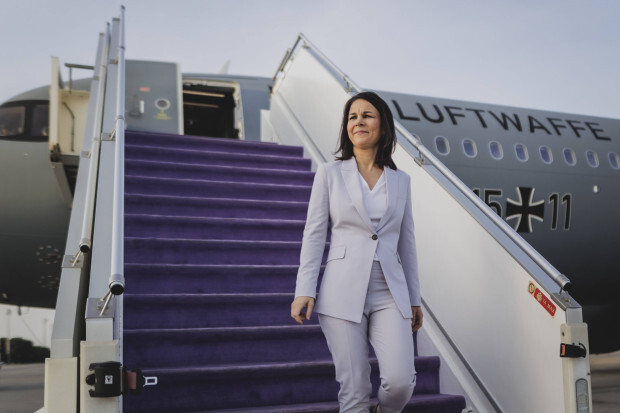 Baerbocks Doppelmoral: Extra-Flugzeug für drei Stunden Freizeit geordert