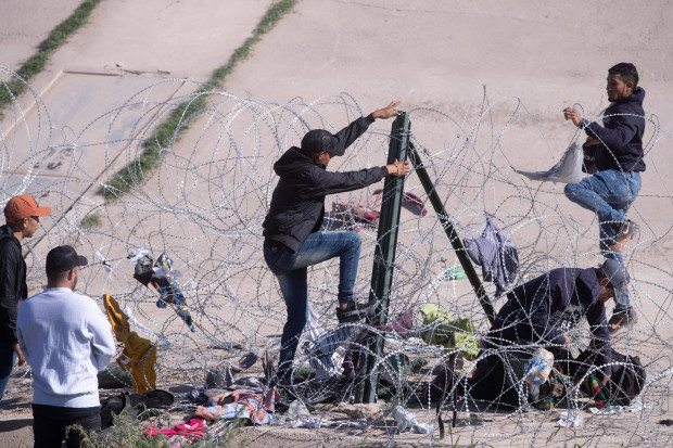 Texas: Wie NGOs und Soros-Milliarden das Bollwerk im Süden der USA schleifen sollen