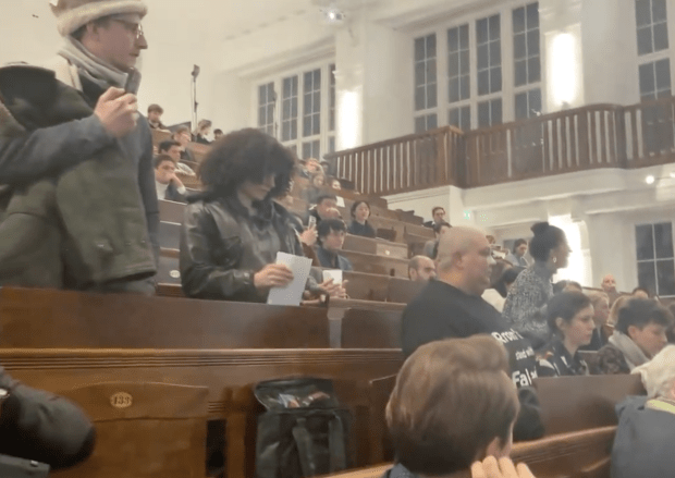 Berlin: Studenten brüllen israelische Richterin aus Hörsaal