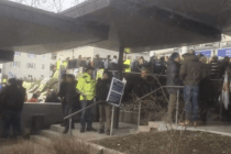 Die Geister, die sie riefen, kommen jetzt mit Schildern daher