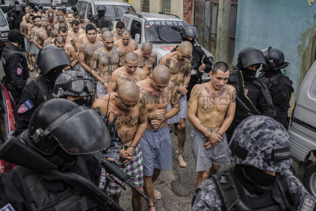 Wie man ein Land im Griff von Clans und Banden befriedet