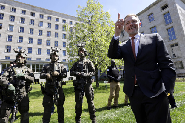 Christian Lindner und seine Prinzengarde