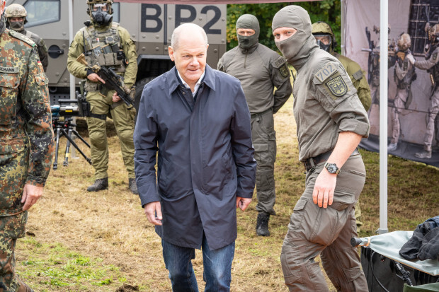 Nächste Ausfahrt Kriegskanzler