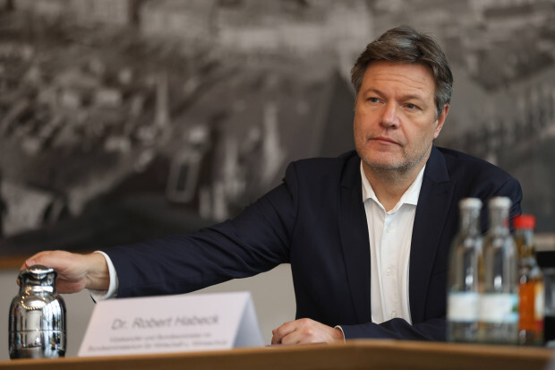 Robert Habeck sucht nach Schuldigen für den Niedergang