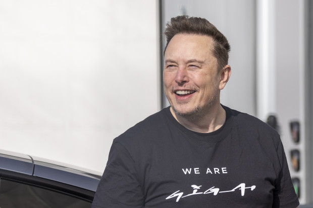 Vor Tesla-Mitarbeitern in Grünheide attackiert Elon Musk die „Öko-Terroristen“