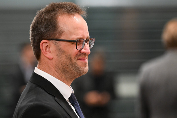 Die Bundesnetzagentur spielt den Denunzianten auf X