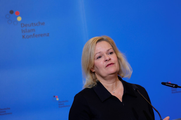 Faeser lässt 400 Seiten über „Muslimfeindlichkeit“ verschwinden