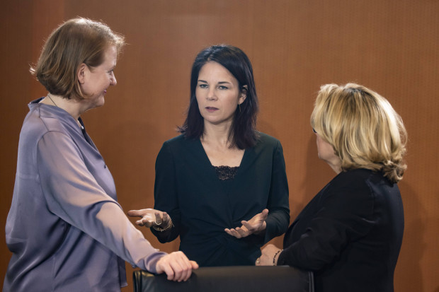 Was kostet es, Annalena Baerbock hübsch aussehen zu lassen?