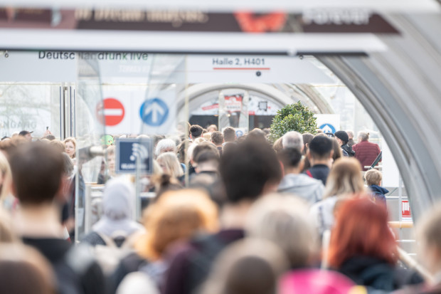 Die Angst der Buch-Offiziellen vor den Lesern und Autoren, die mit Erfolg drohen