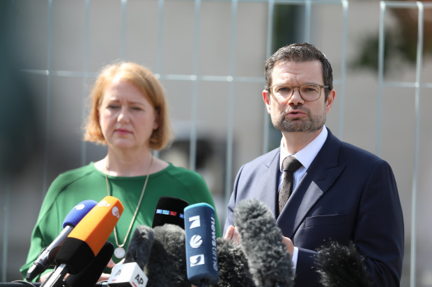 Frauen wehren sich gegen SPD, Grüne und FDP