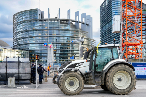 Wie die EU mit der Ukraine Trecker fährt