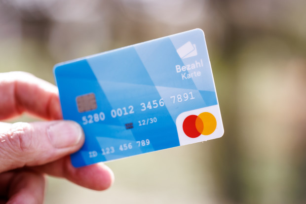 Bezahlkarten für Asylbewerber: Bundesrat macht den Weg frei