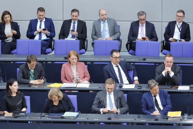 Tschüss, Realität – die Regierung will nicht mehr