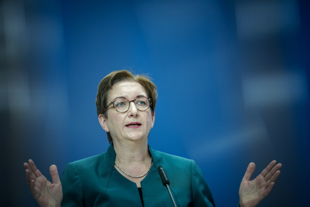 Die Talfahrt ist in vollem Gange – Verbände widersprechen Bauministerin Geywitz