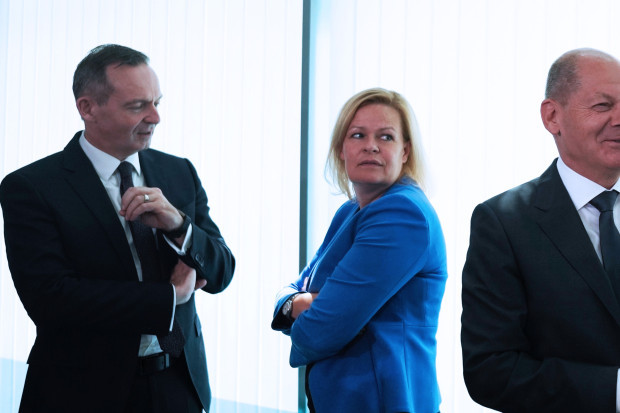 Vetternwirtschaft in Ministerien – Kritik aus Opposition