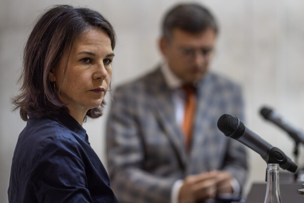 „… damit Putins Truppen nicht bald vor unseren eigenen Grenzen stehen“: Baerbocks neuer Milliardenversprecher