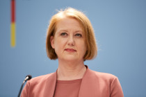 „Demokratie leben!“: Gegen Extremisten, aber nicht gegen Islamisten