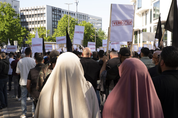 Faeser und Grote weisen Salafisten den Weg zum akzeptablen Auftritt
