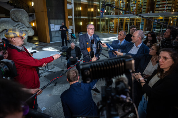 Wie der Staat eine legale Partei bekämpft