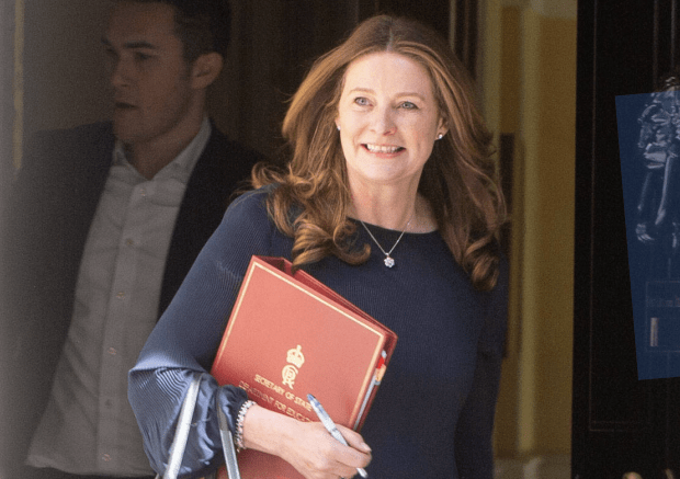 Großbritannien streicht „Gender-Ideologie“ aus Lehrplan