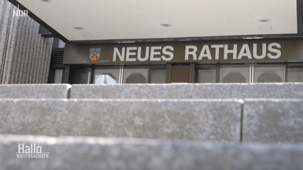 Linksradikale stürmen Rathaus von Göttingen