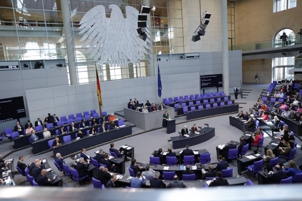 Ab Juli: Bundestag erhöht Diäten um 635 Euro