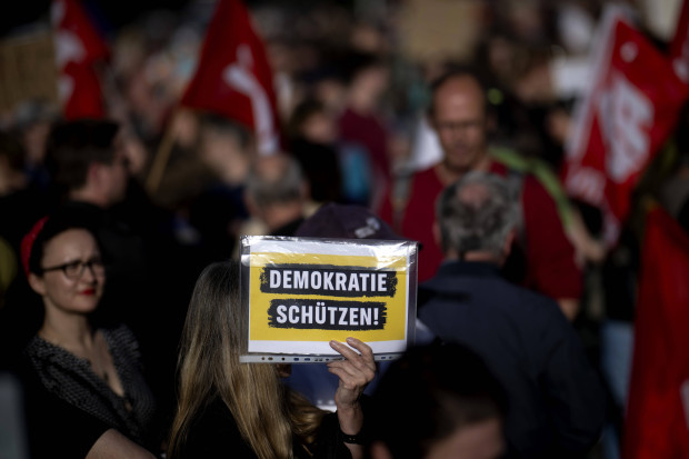 Campact startet Fonds für angegriffene Politiker – allerdings nur für genehme