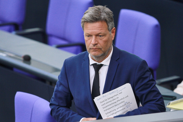 Minister, die am Thema vorbeireden – und der Theaterdonner der Union